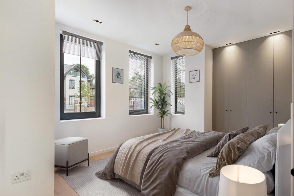 43 Creswick Road, W3 9HG