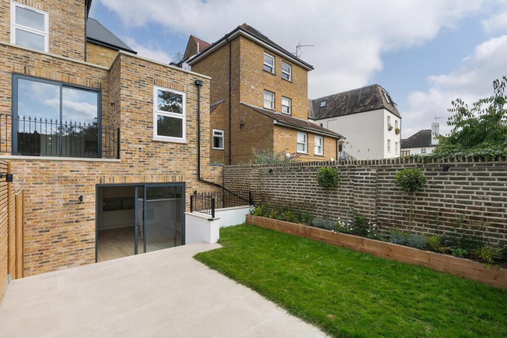 14 Sutherland Road, W13 0DT